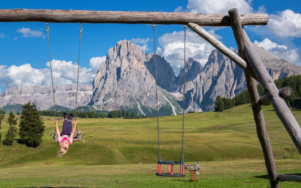 What should be considered when choosing a children's swing?